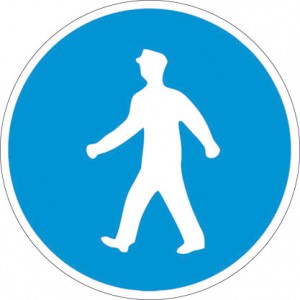 Задължително движение на пешеходците по обозначените за целта места